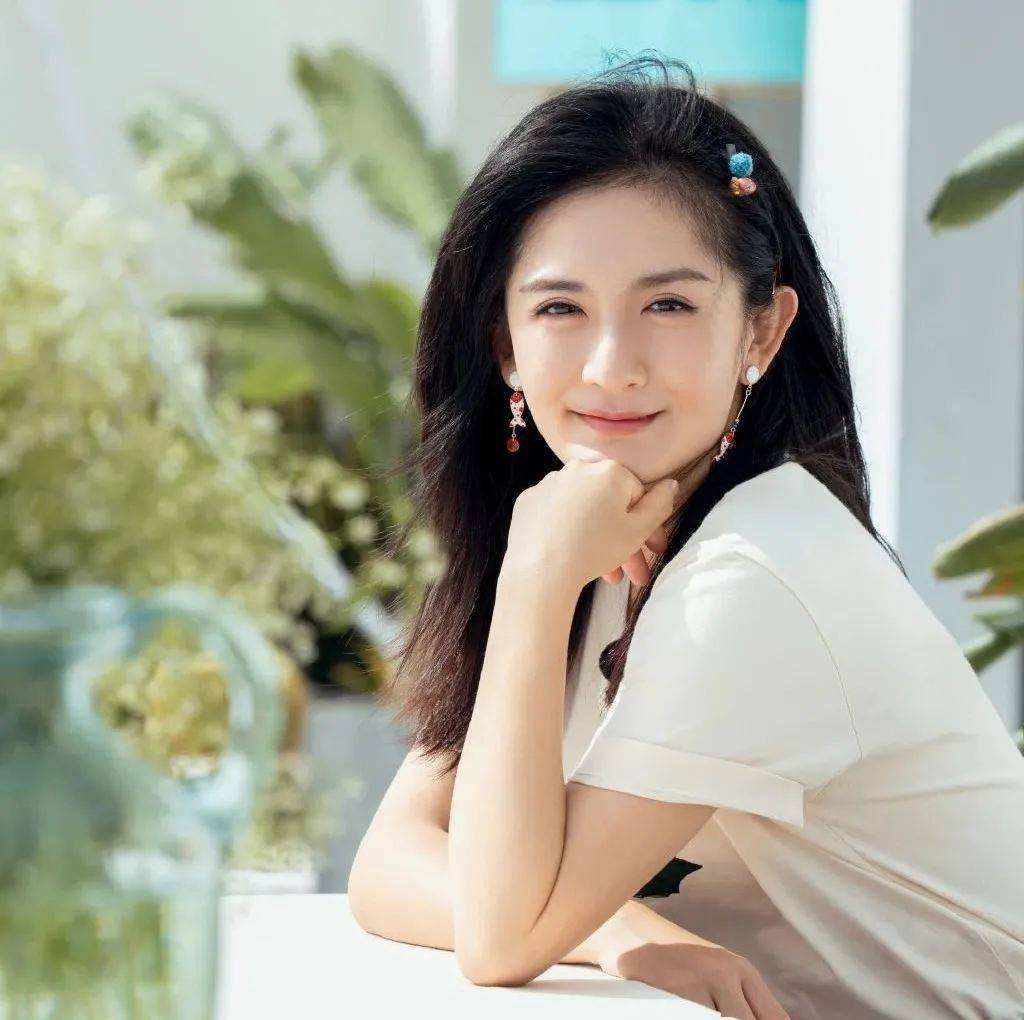 谢娜为什么会被何炅三次直呼其名,46岁的谢娜现在怎么样了