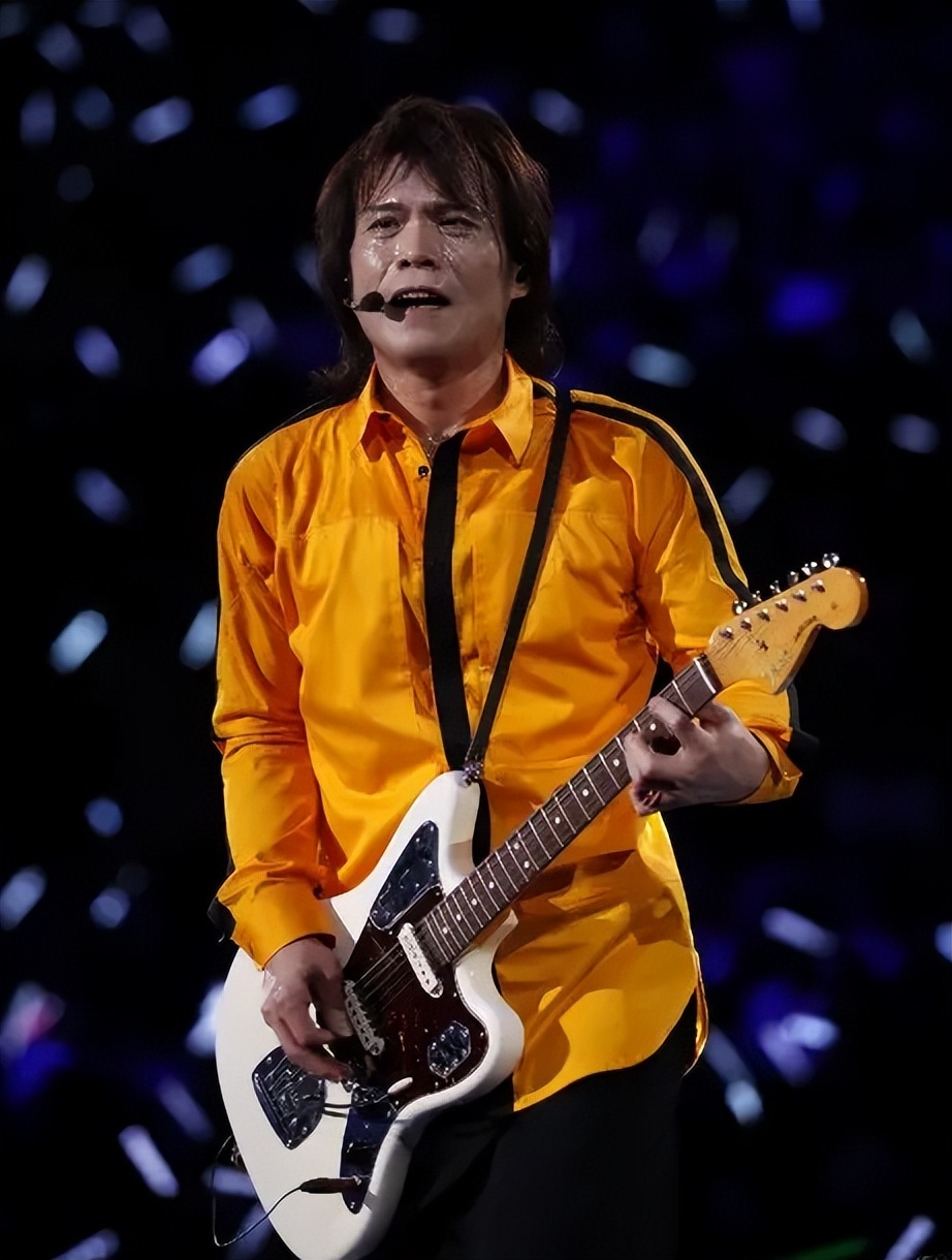 伍佰神级演唱会大合集,伍佰为什么被称为摇滚皇帝