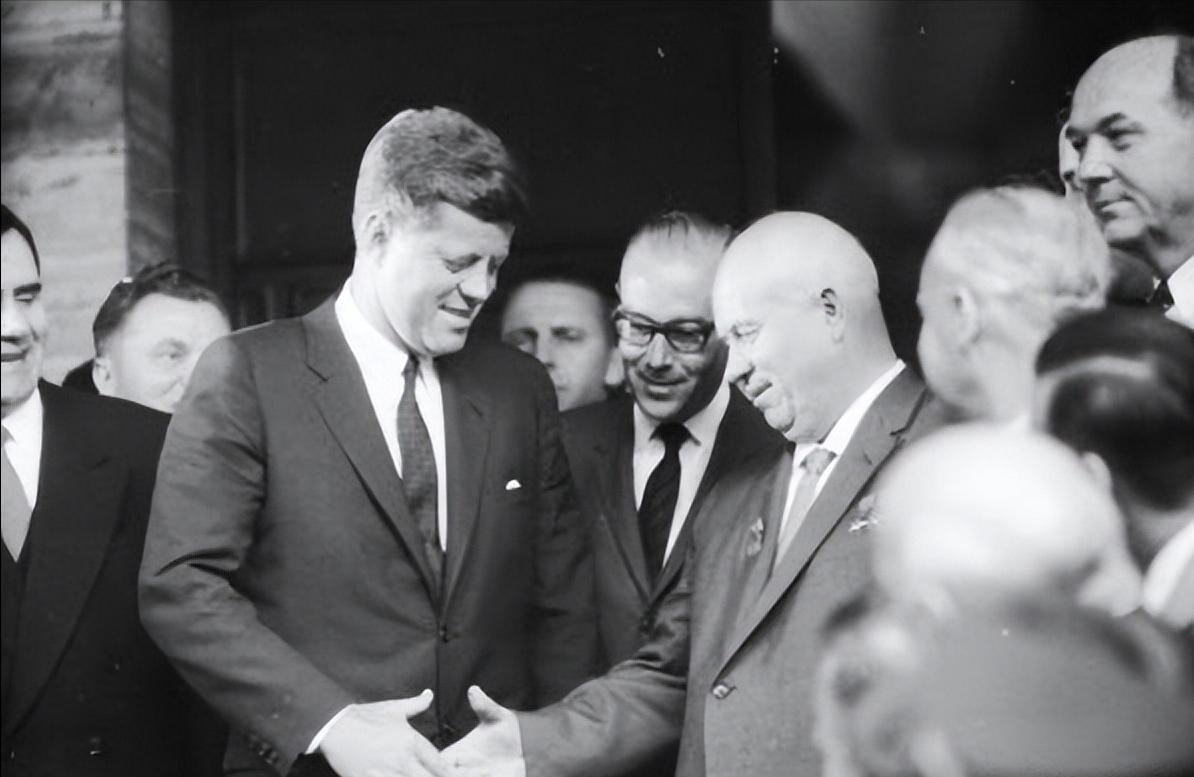 中国第一颗核弹爆炸成功时间,中国第一颗中子弹爆炸时间