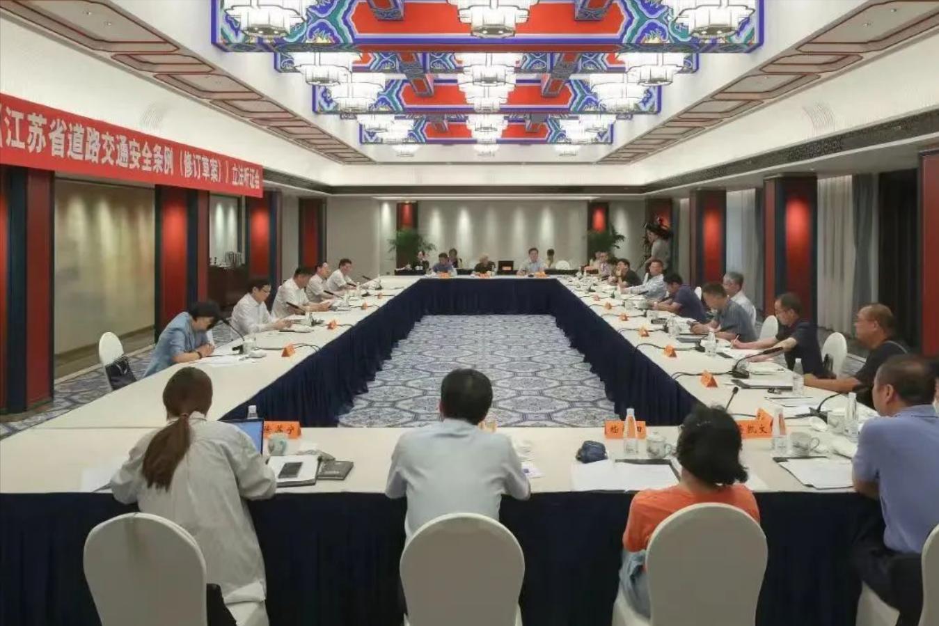 老年代步车究竟能不能上路？江苏省最近有新消息，或可以合法上路