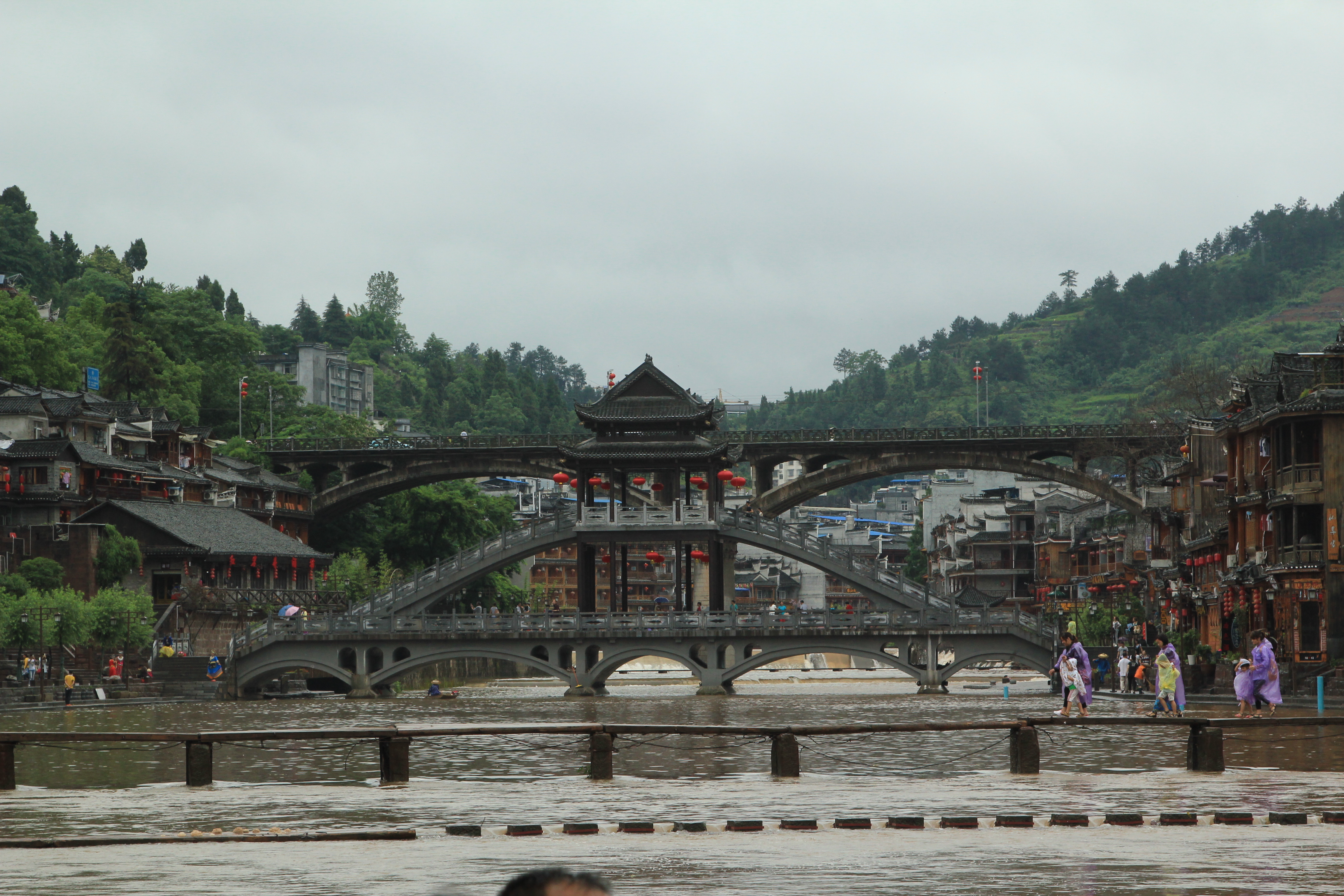 边城和凤凰古城哪个好玩,中国最美古城凤凰古城视频