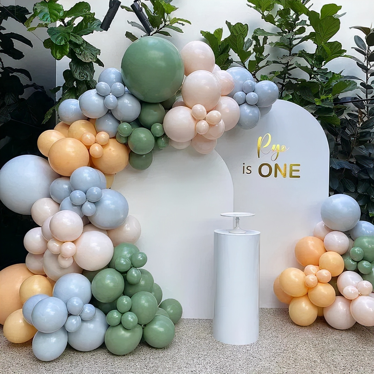 生日蛋糕流行装饰,生日蛋糕装饰多但不幼稚