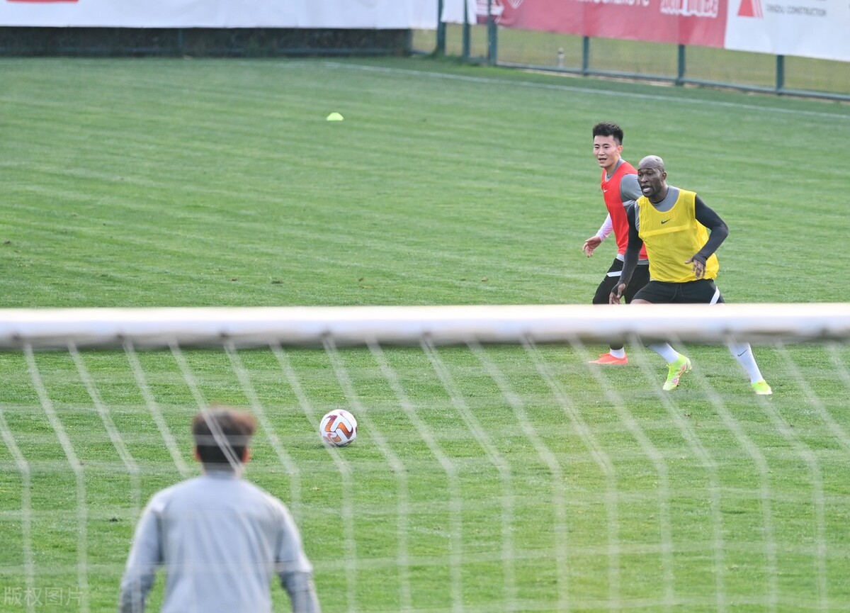 成都蓉城正在韩国集训,会是2023中超联赛赛场上的一匹黑马吗?