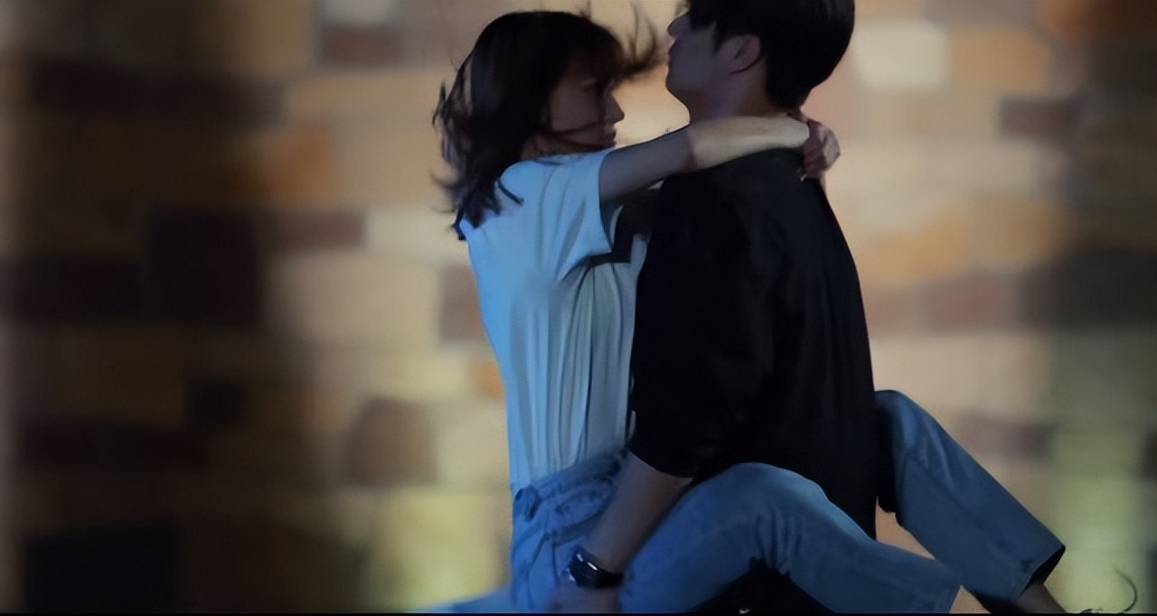 刘亦菲陈晓牵手超甜,刘亦菲陈晓宠溺