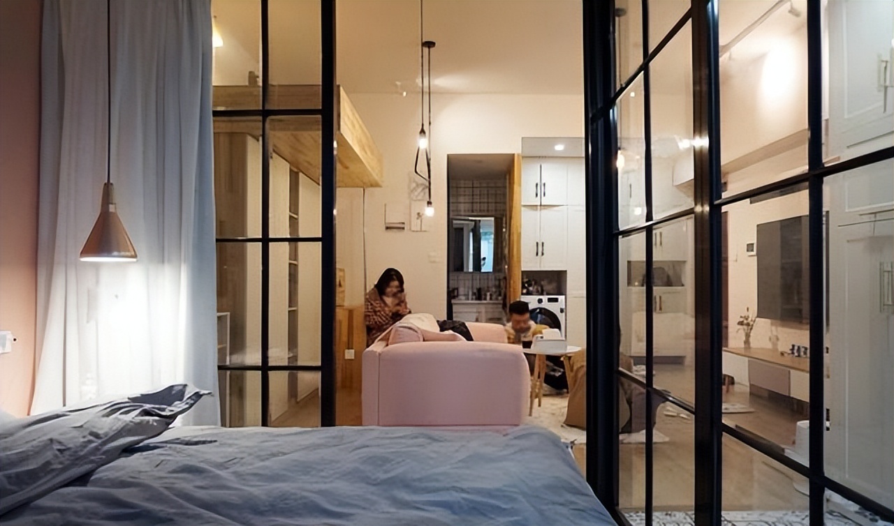 51㎡小宅，硬在衣柜上空“隔出”次卧，朋友不解！完工都夸太机智