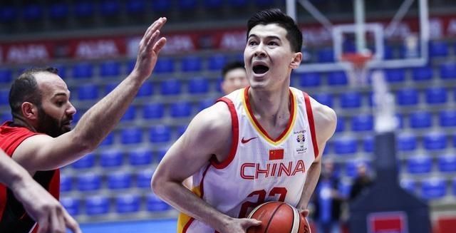 无缘四强，男篮矛盾公开化阿不都晒歌词“不知他比我好在哪”