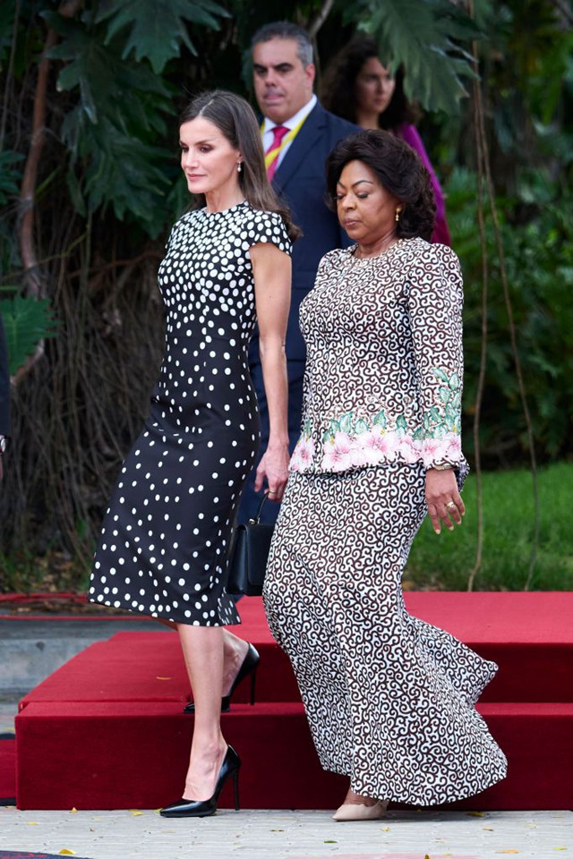 西班牙王后经典穿搭,西班牙王后实力演绎花裙穿搭