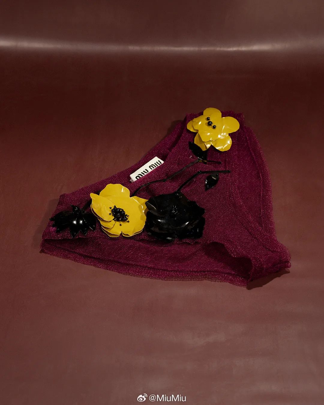 董洁黄色裙子黑色裤子,董洁穿钻石短裤引热议