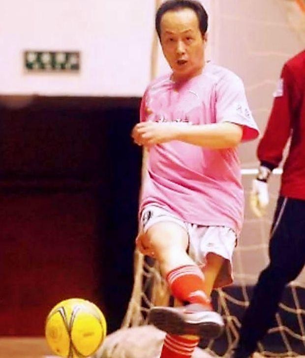 罗京去世近十年妻子改嫁豪门,罗京去世11年妻子携子改嫁富商