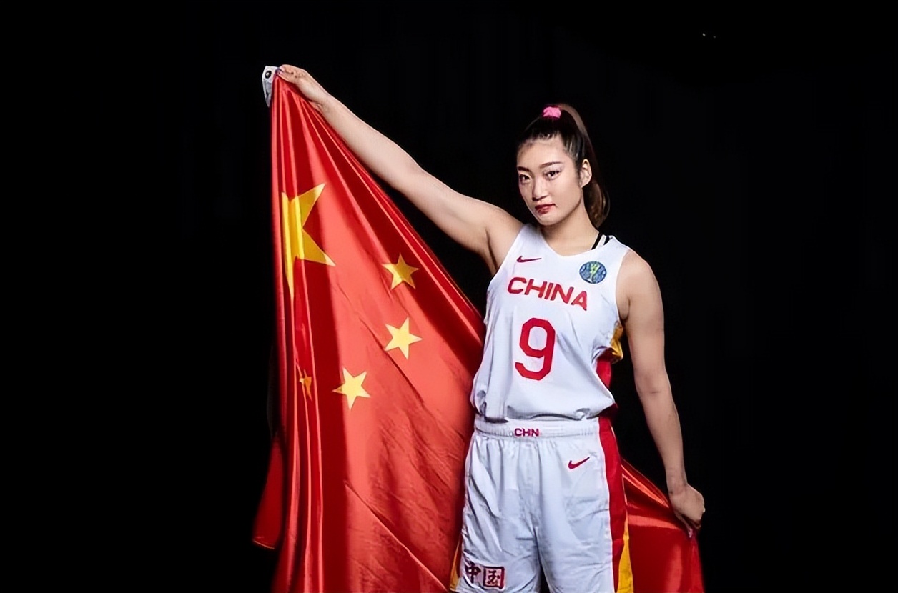 李梦：16岁差点退役，母亲患癌，父亲尿毒症，如今撑起女篮一片天
