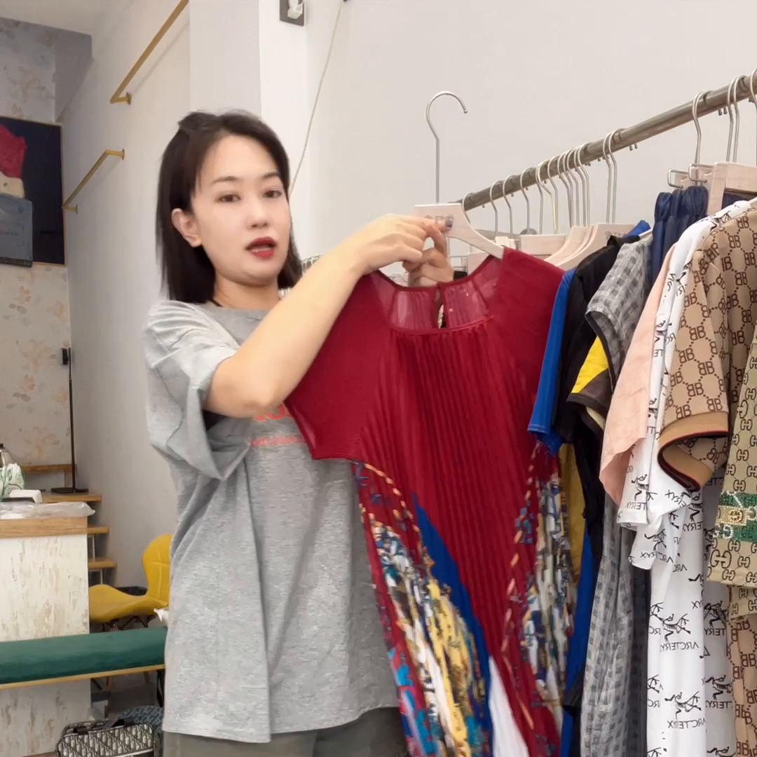 朋友们整理几天对接厂家后半年秋冬款重新出发我们...