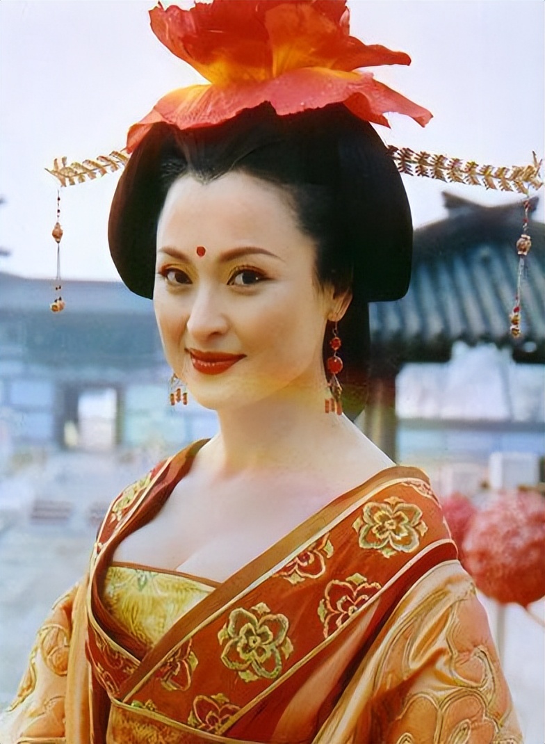 李白杨玉环云想衣裳花想容,历史上李白和杨玉环什么关系