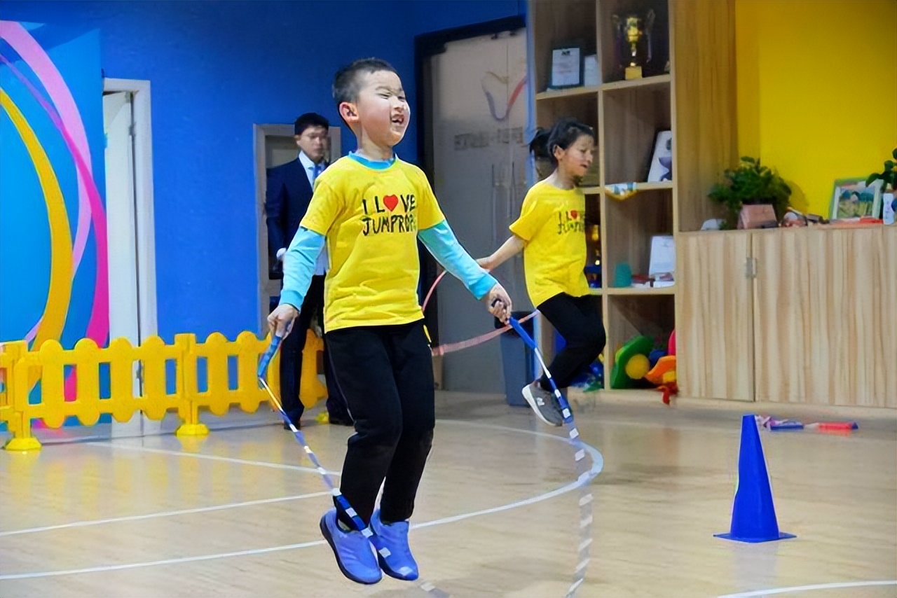 17岁女孩被警示,17岁早熟长高的科学方法