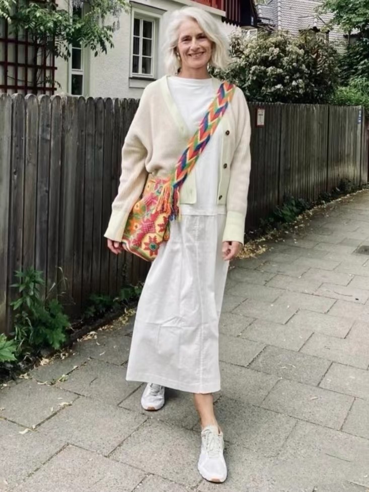 老年人穿什么颜色的毛衣好看,找老人好看的衣服