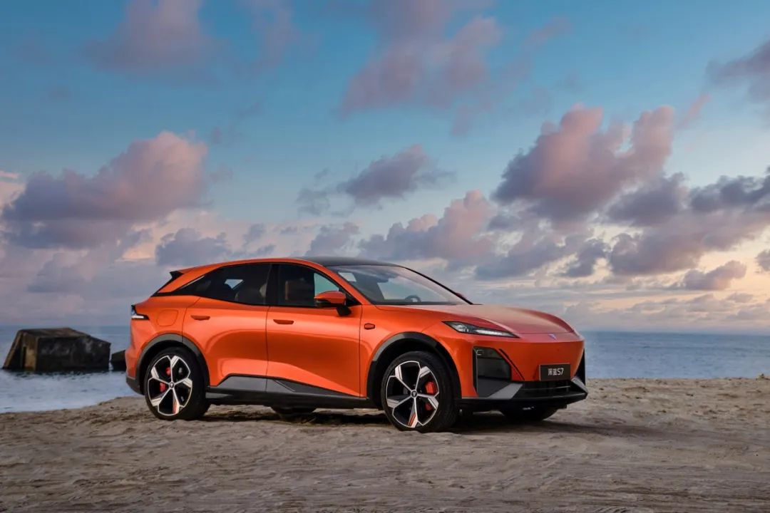 13.69万起标配2.0t+8at加速7秒5,又实用又有面子15万块首选这3款车