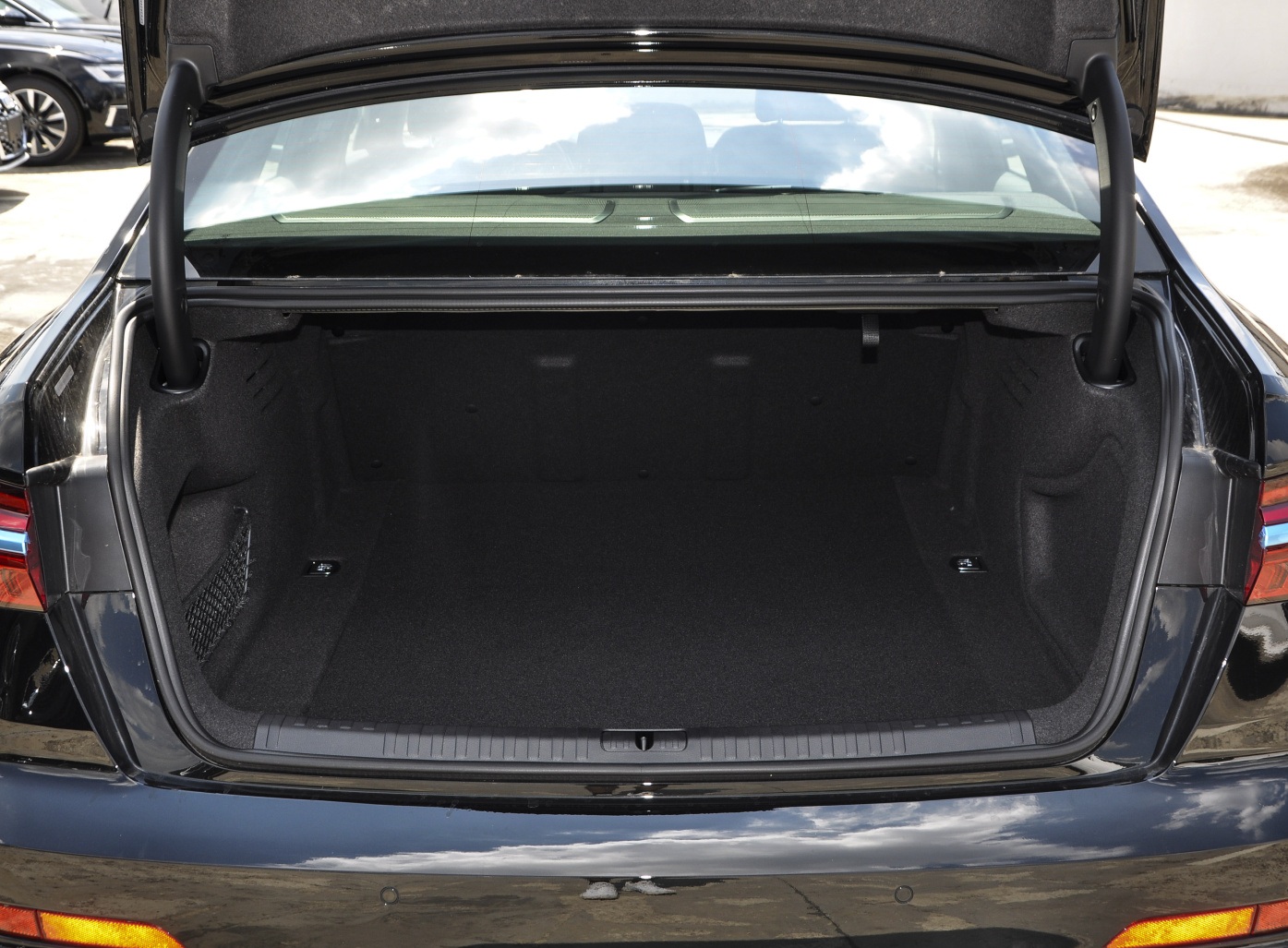 奥迪a6l45quattro臻选动感型,奥迪a6l30周年年型35tfsi时尚型