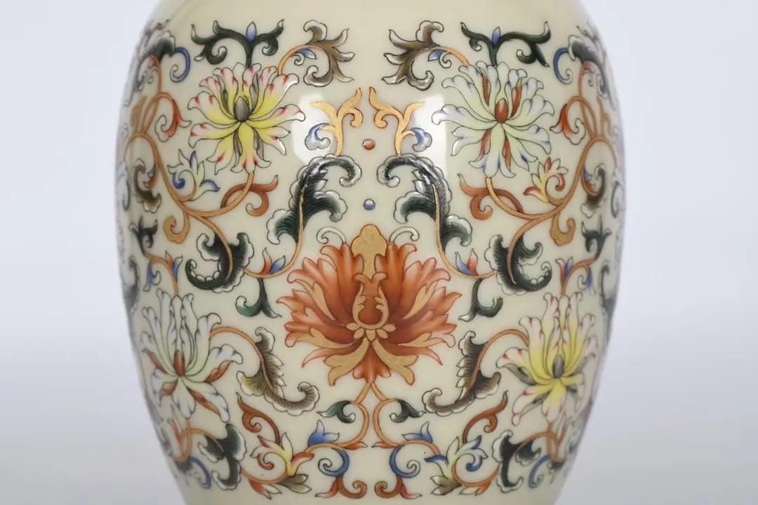 大明宣德青花描金缠枝莲纹玉壶春,清乾隆青釉描金缠枝莲壁瓶