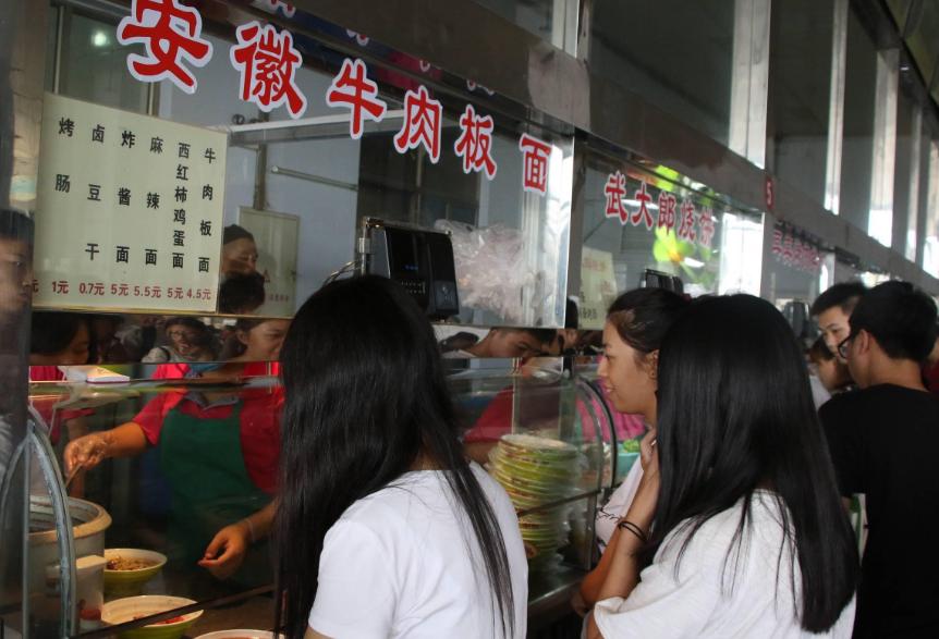 太欺负人了!食堂里有7两花椒“过期了”，罚款6.5万元!