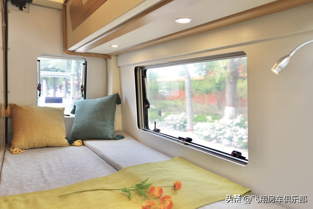 独立额头床房车,最巧妙设计的房车