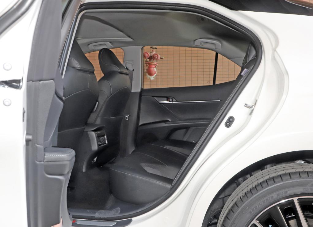 丰田凯美瑞2021款2.0锋尚版落地价,丰田凯美瑞2.5s锋尚版2023款黑色