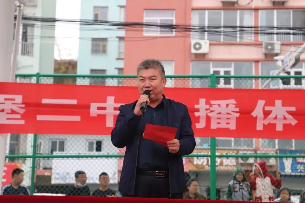 吴堡县二中举行广播体操暨花样跑*比操**赛