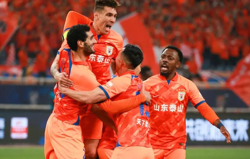 中超武汉三镇对上海申花争议判罚,中超国安1-1三镇前2轮均不胜