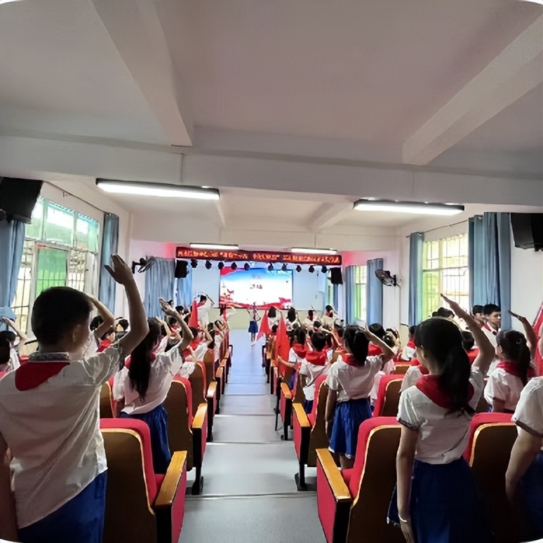 南康赤土民族小学,南康区赤土民族中心小学六年级