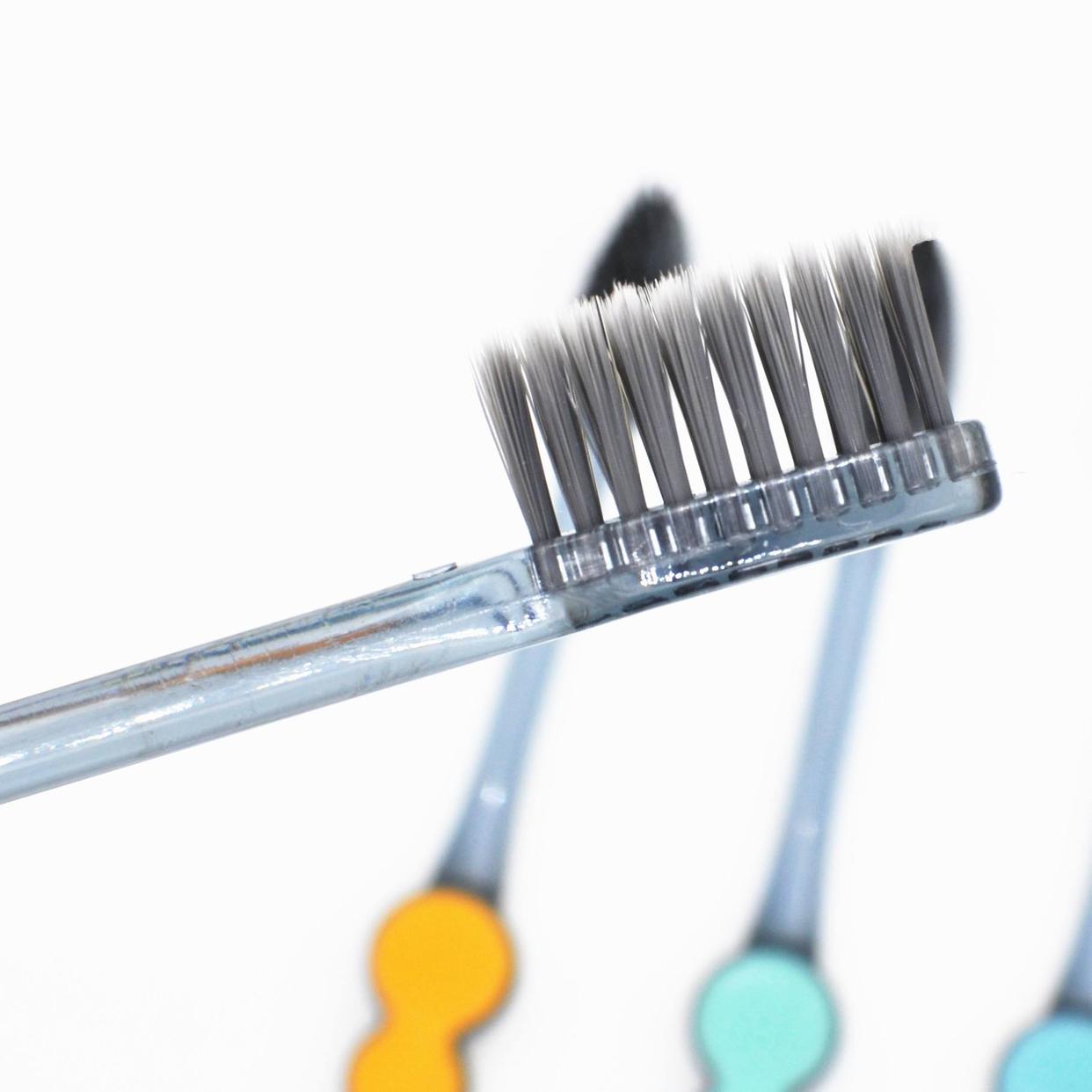 牙齿松动牙龈萎缩严重中医怎么治,牙齿缺失多年造成牙龈萎缩怎么办