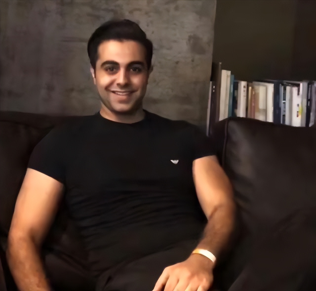 重庆女孩爱上小8岁伊朗小伙，奉子成婚后丈夫服兵役，现状如何？