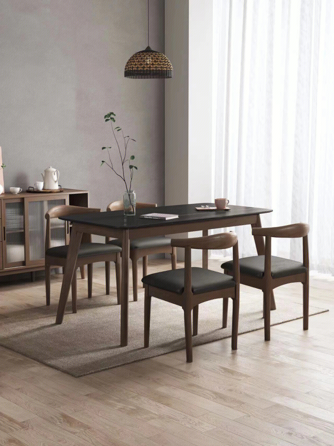 实木餐桌面怎么保养和清洗呢,实木餐桌日常打理