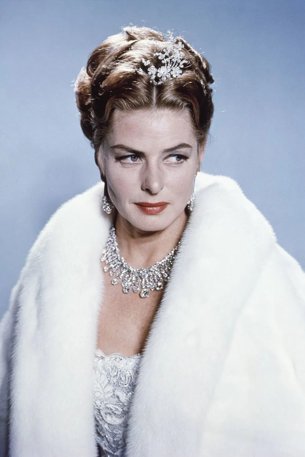 王冠要怎么戴才不会压塌头发,王冠头饰戴法