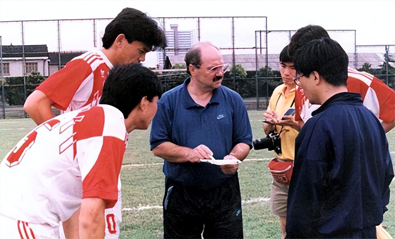 “国际*子骗**”施拉普纳：万人吹捧上春晚，球队爆冷万人嫌