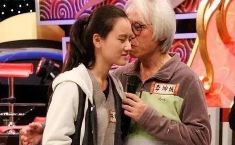 “爷孙恋”婚后现状：与全家决裂，嫁大40岁老公，怀孕后就后悔了