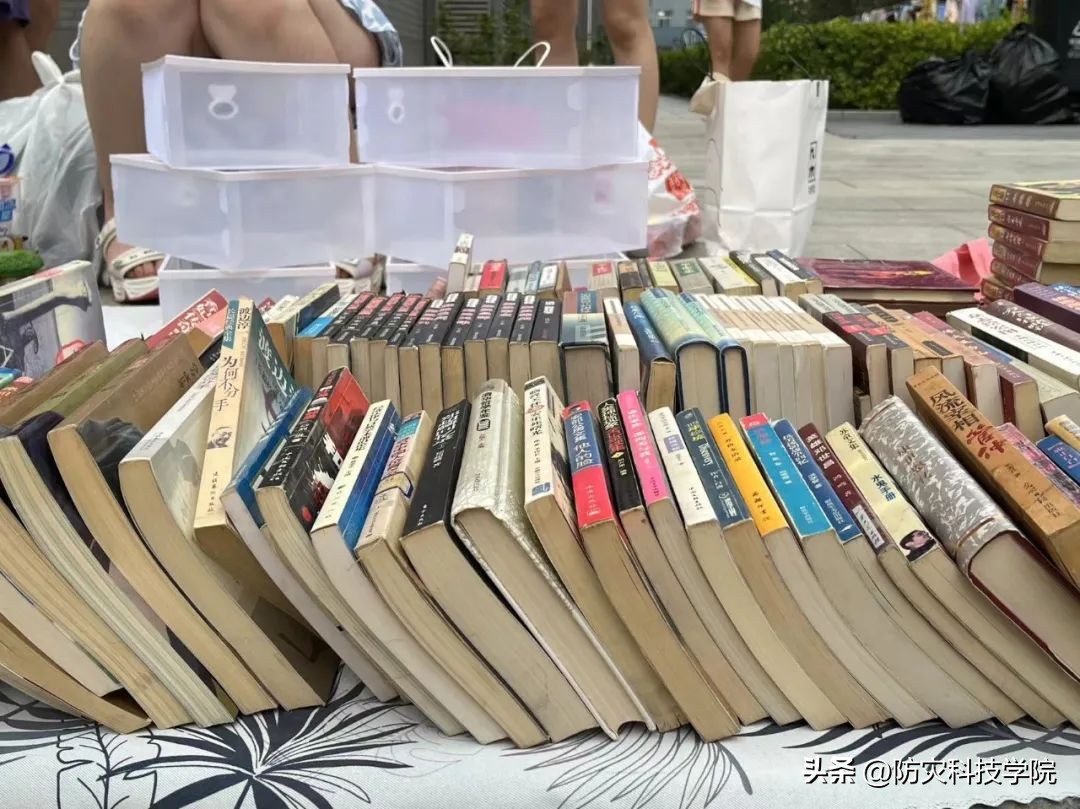 毕业季高校跳蚤市场火爆,大学毕业季活动跳蚤市场