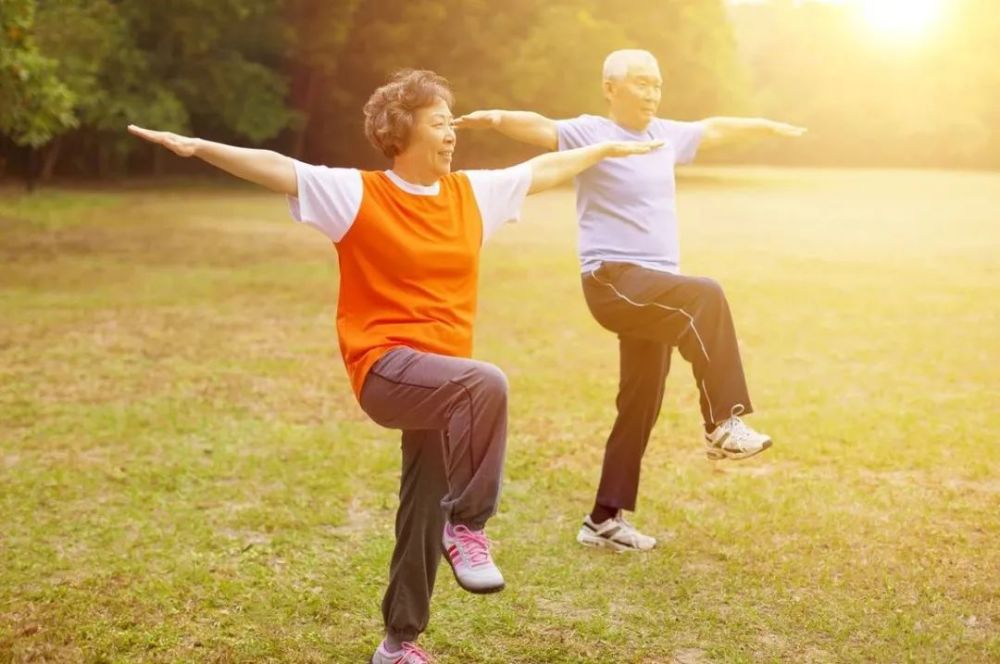 老年人手抖怎么治最有效的方法,治老年人手抖的方法