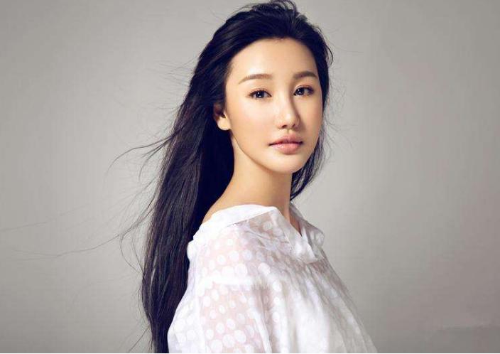 成龙谈论小鲜肉不能吊威亚,我看你有戏成龙说吊威亚张国立