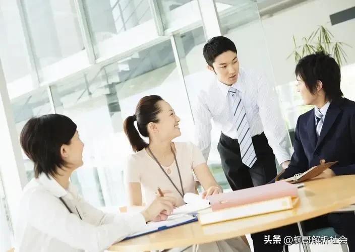 现在的农民工还是弱势群体吗,现在农民工怎么翻身