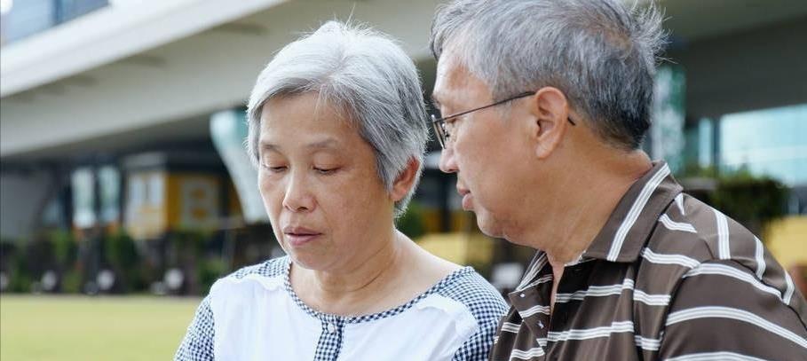 儿媳眨眼逼我说退休金只有3000，亲家跟我不一样