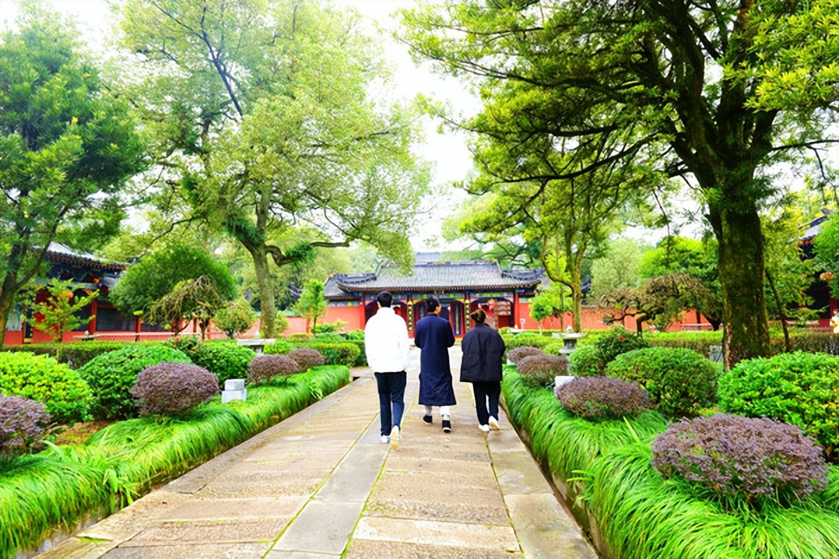 问道龙虎山，观“天下三绝”，“道教第一山”碧水丹霞入画来