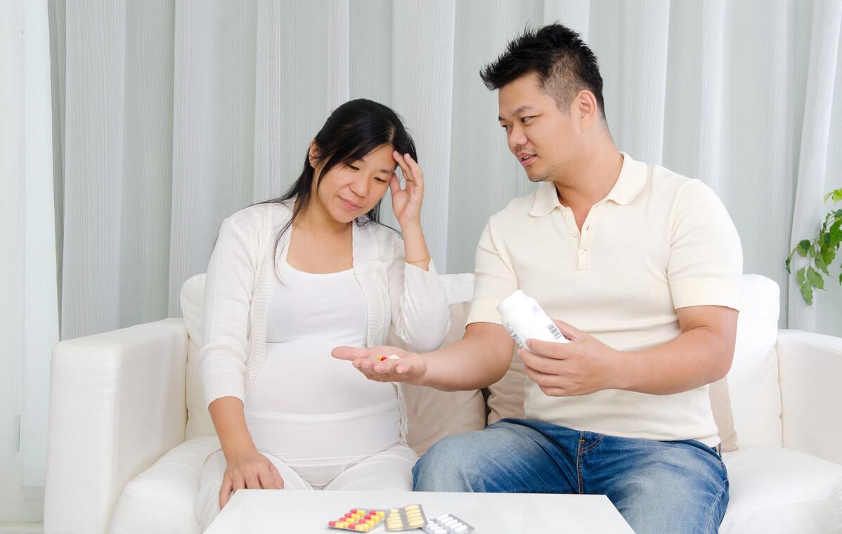 孕妈妈鞋带松了弯腰困难,孕妇的鞋带松了挺着肚子很难弯腰