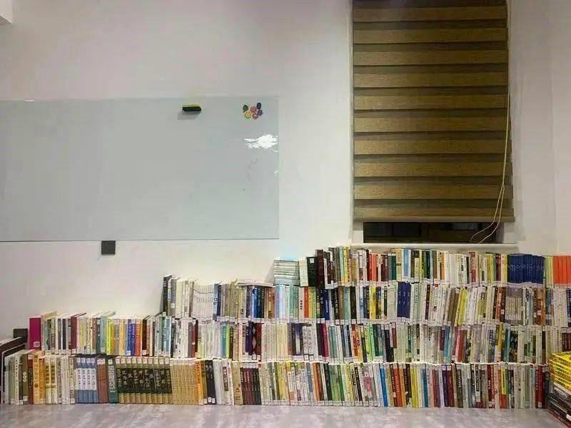 90后女孩断舍离家仅剩6件家具,80平方断舍离六件家具