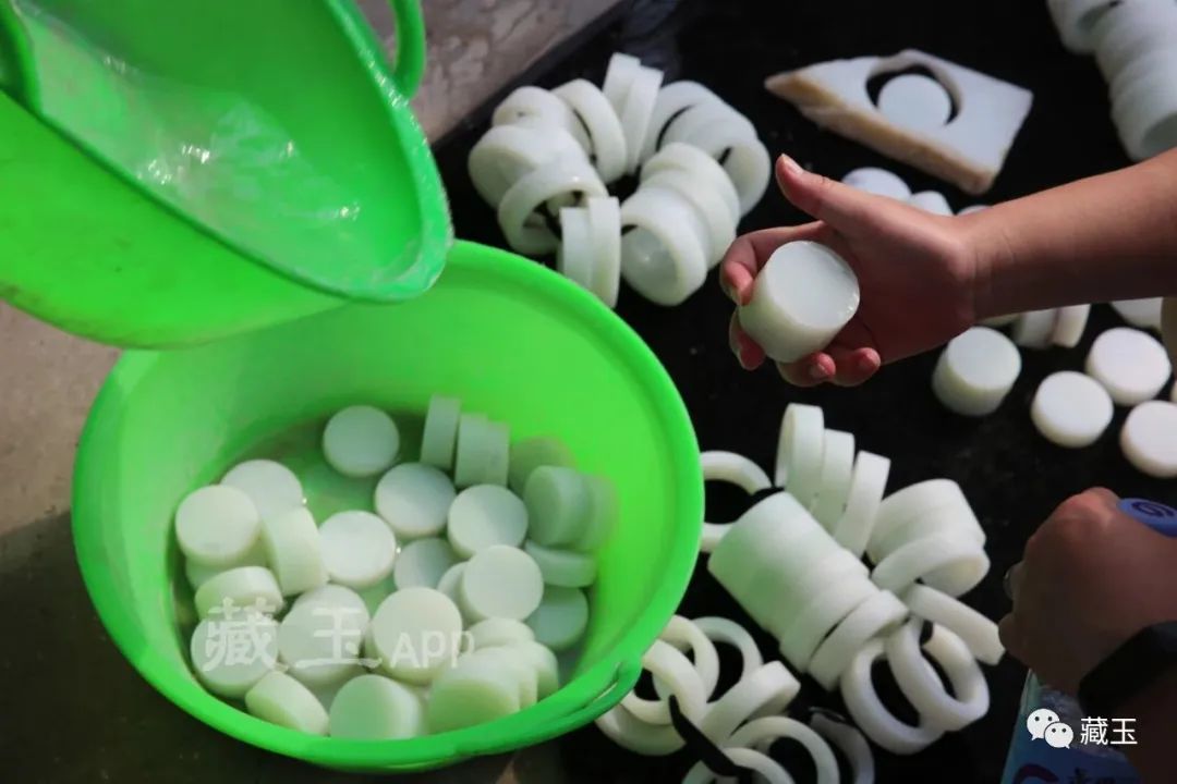 青海料和新疆籽料的区别图片,像青海料一样的籽料