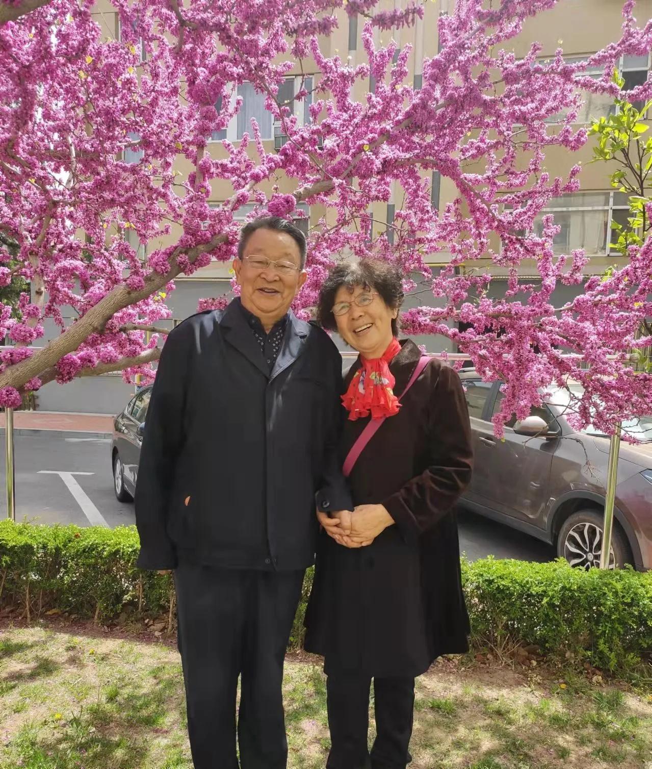 原创微型散文诗：乐与春天合影爱与快乐同行