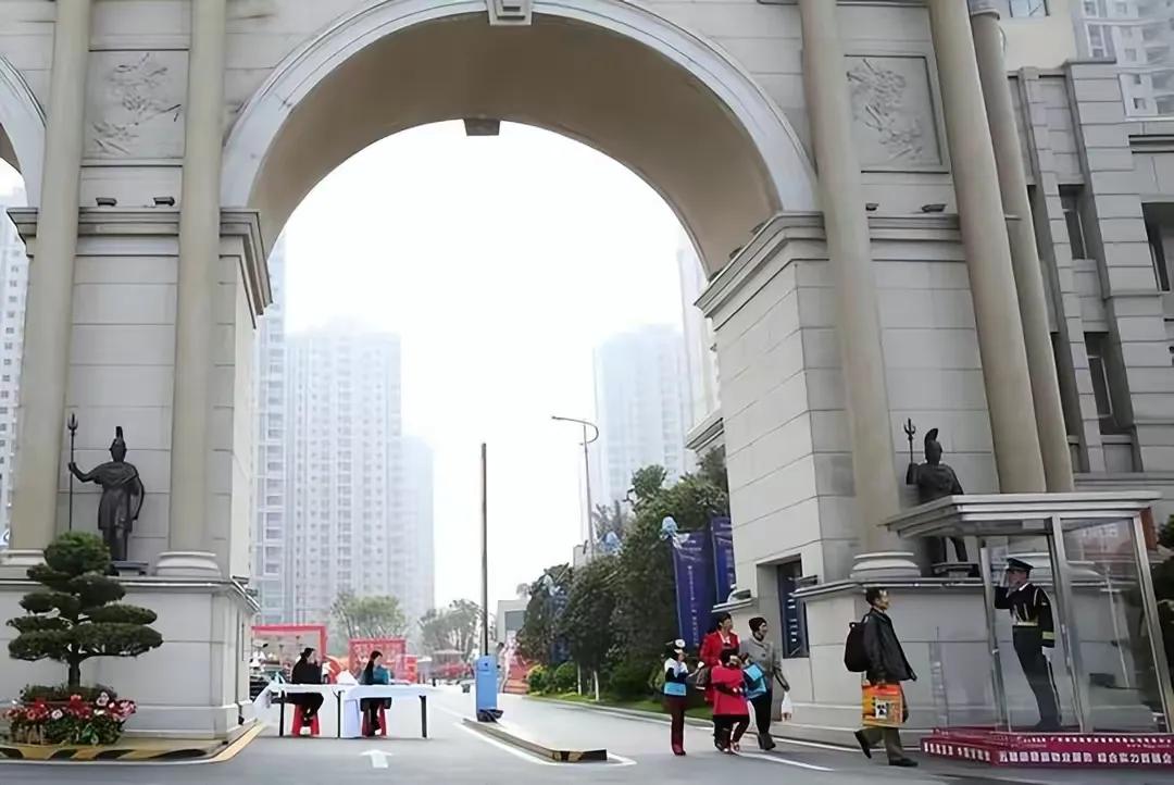 部队大院和军区大院有什么区别,军区大院是什么样子