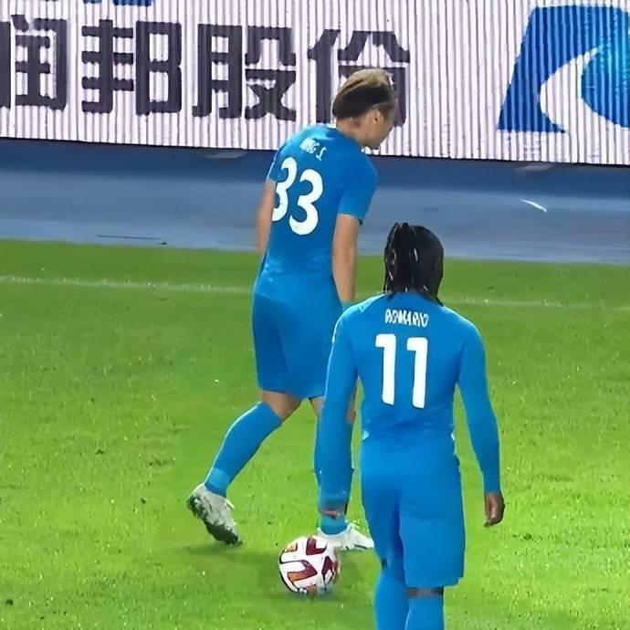 申花门将多次现神扑,上海申花门将豪言壮志