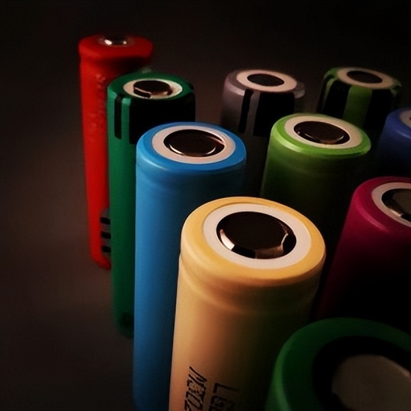 21700和18650电池的区别,21700电池和锂电池