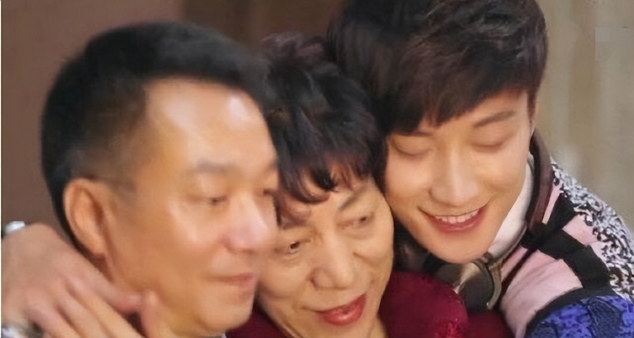 乔任梁母亲走出丧子之痛,乔任梁抑郁症突发情况