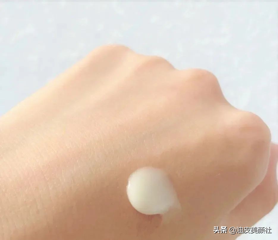 小灯泡美白精华厚重,美白精华瓶好物推荐