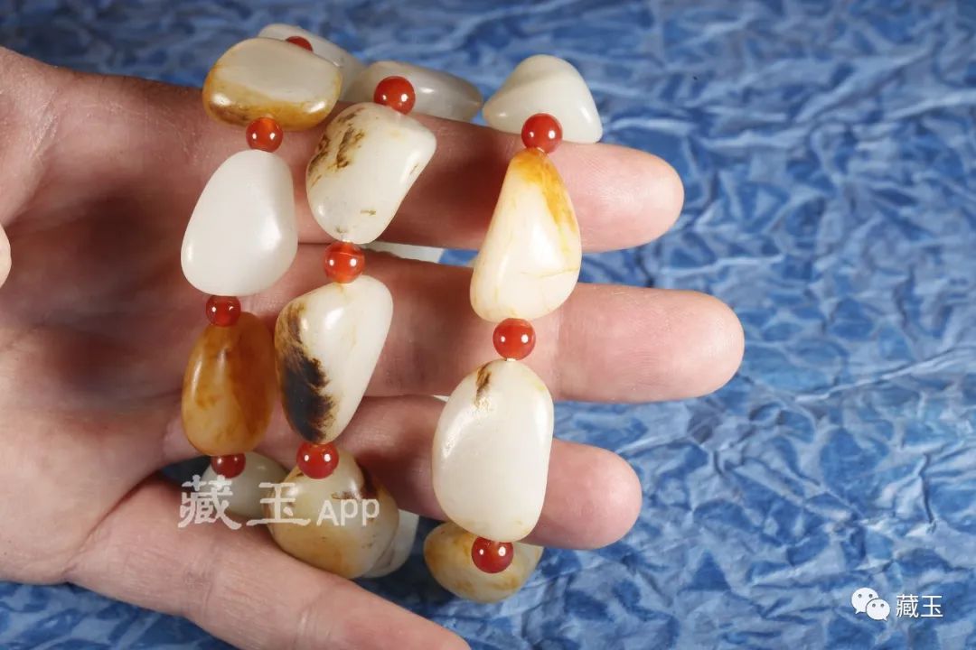 什么样的籽料手串值得入手,价值两万的和田玉圆珠手串
