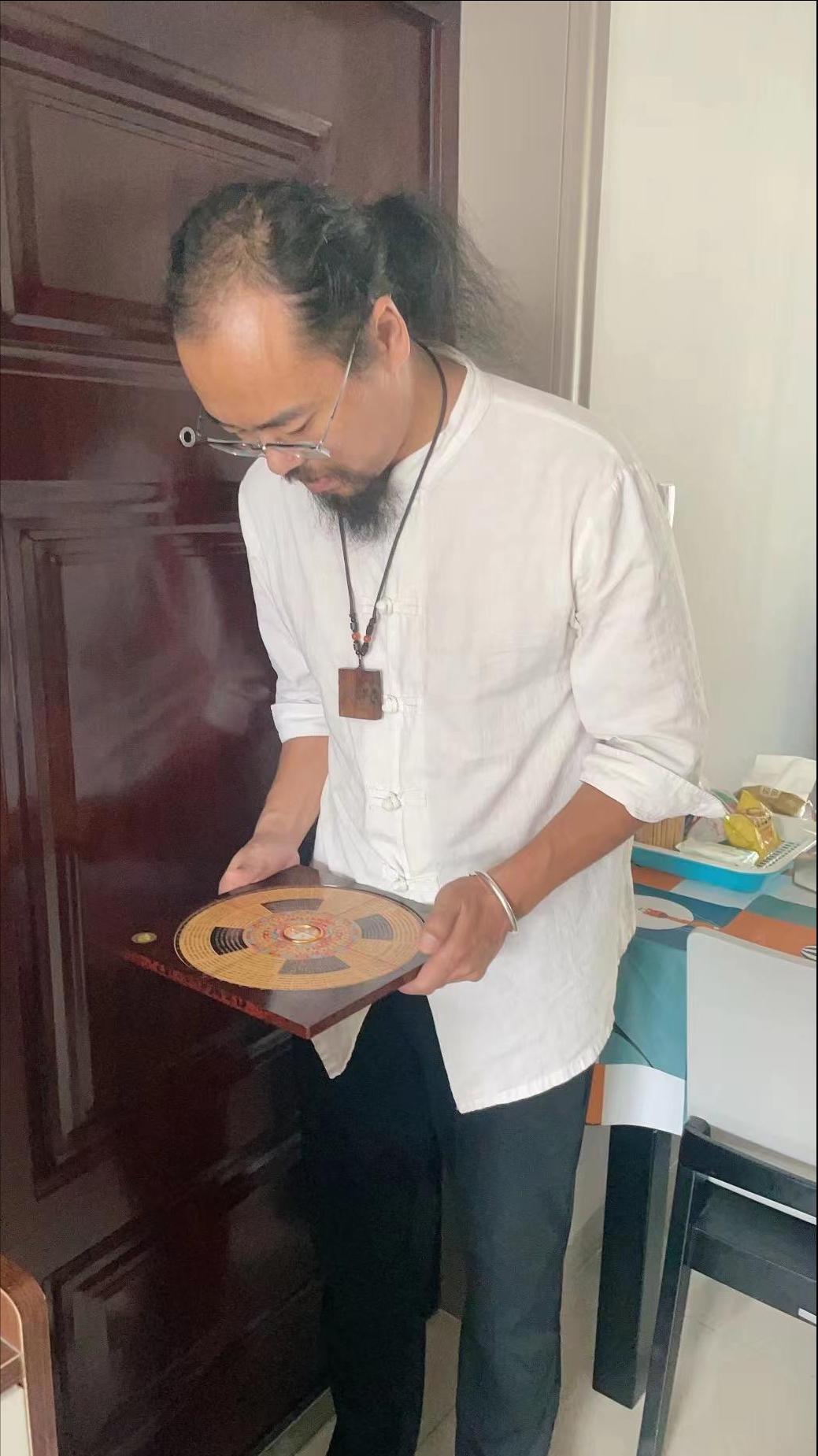 卧室里卫生间的门对着床怎么解决,房子大门正对卫生间门怎么化解